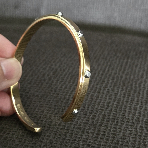Michael Kors "Heritage Astor" Thin Gold💛 Cuff With Silver🤍 Studs NWOT - Picture 4 of 16